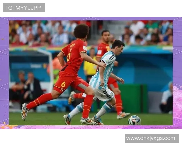 课前分享足球明星的传奇故事与成长历程激励学生热爱运动