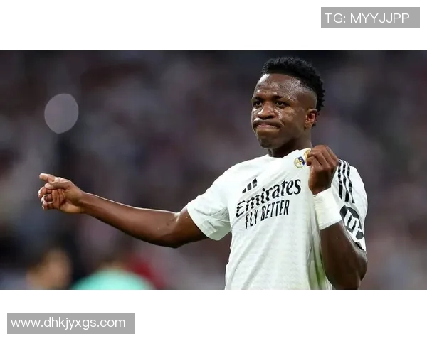 足球明星的社交网络揭秘:他们的朋友圈里藏着哪些故事与秘密 足球明星的社交网络揭秘:他们的朋友圈里藏着哪些故事与秘密